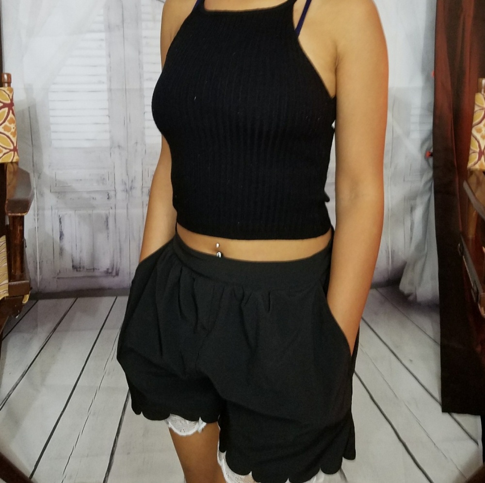 L/N Scalloped Edge Black on White Shorts Sz S